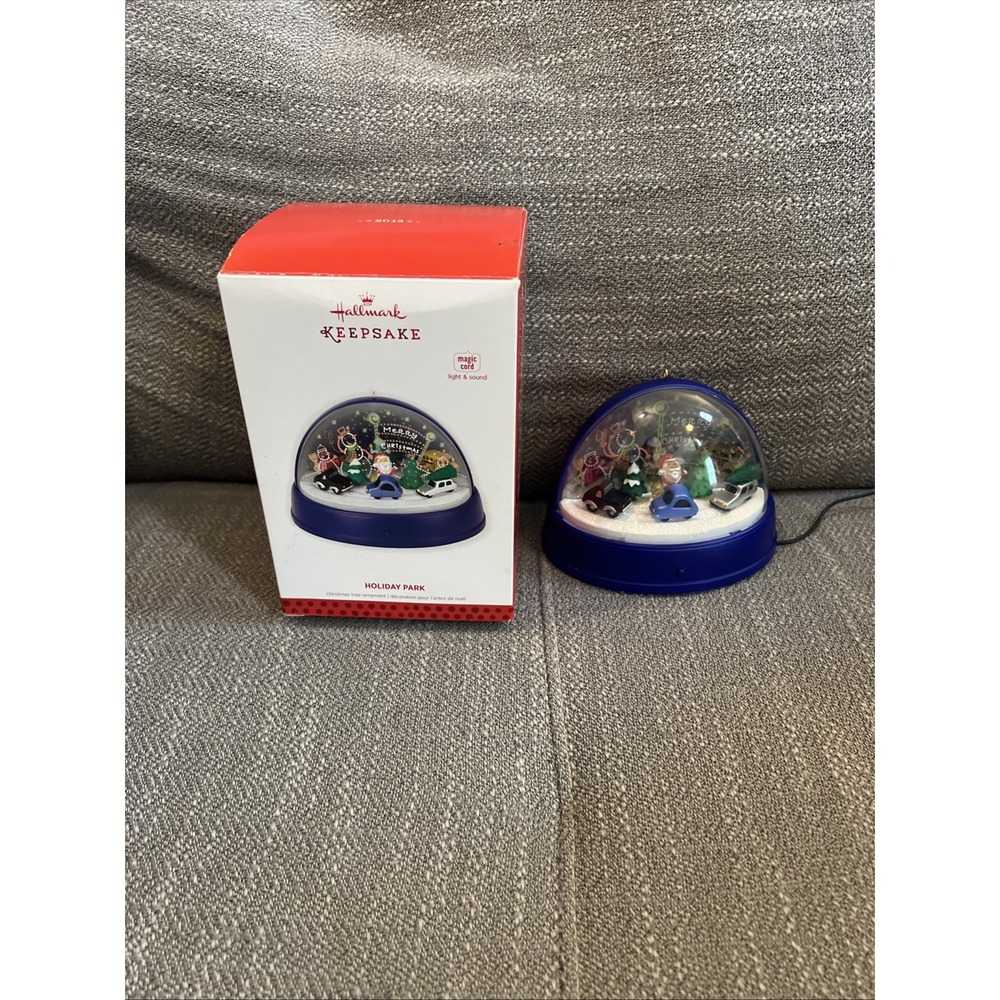 HOLIDAY PARK 2013 HALLMARK KEEPSAKE CHRISTMAS SNOW GLOBE  MAGIC Light & Sound
